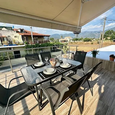 Апартаменты Red Harmony By The Sea Pool And Balcony *