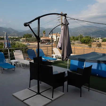 Red Harmony By The Sea Pool And Balcony Апартаменты *