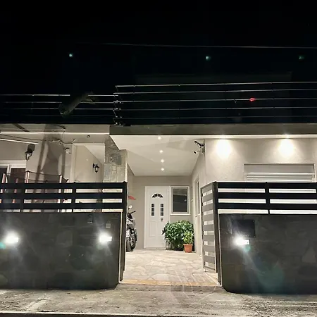 Red Harmony By The Sea Pool And Balcony * Calamata