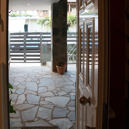 Red Harmony By The Sea Pool And Balcony Apartamento Calamata