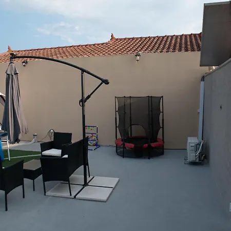 Red Harmony By The Sea Pool And Balcony