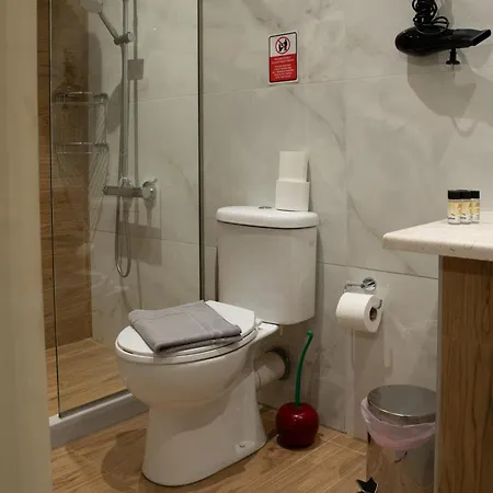 Red Harmony By The Sea Pool And Balcony Διαμέρισμα