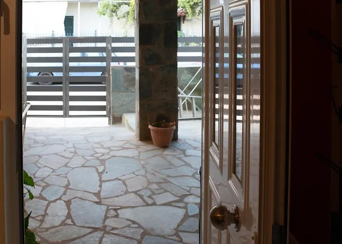 Red Harmony By The Sea Pool And Balcony 아파트 칼라마타