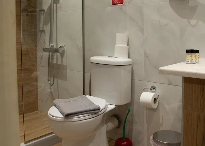 Red Harmony By The Sea Pool And Balcony Apartamento