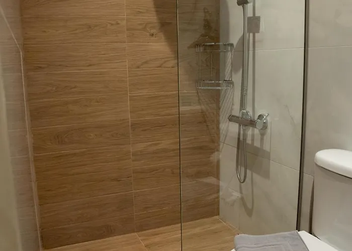 Red Harmony By The Sea Pool And Balcony Apartamento Kalamata